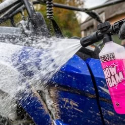 Muc-Off Snow Foam Motorreiniger 1L -Winkel Voor Motorfietsonderdelen muc off snow foam motorcycle cleaner 1 liter 3